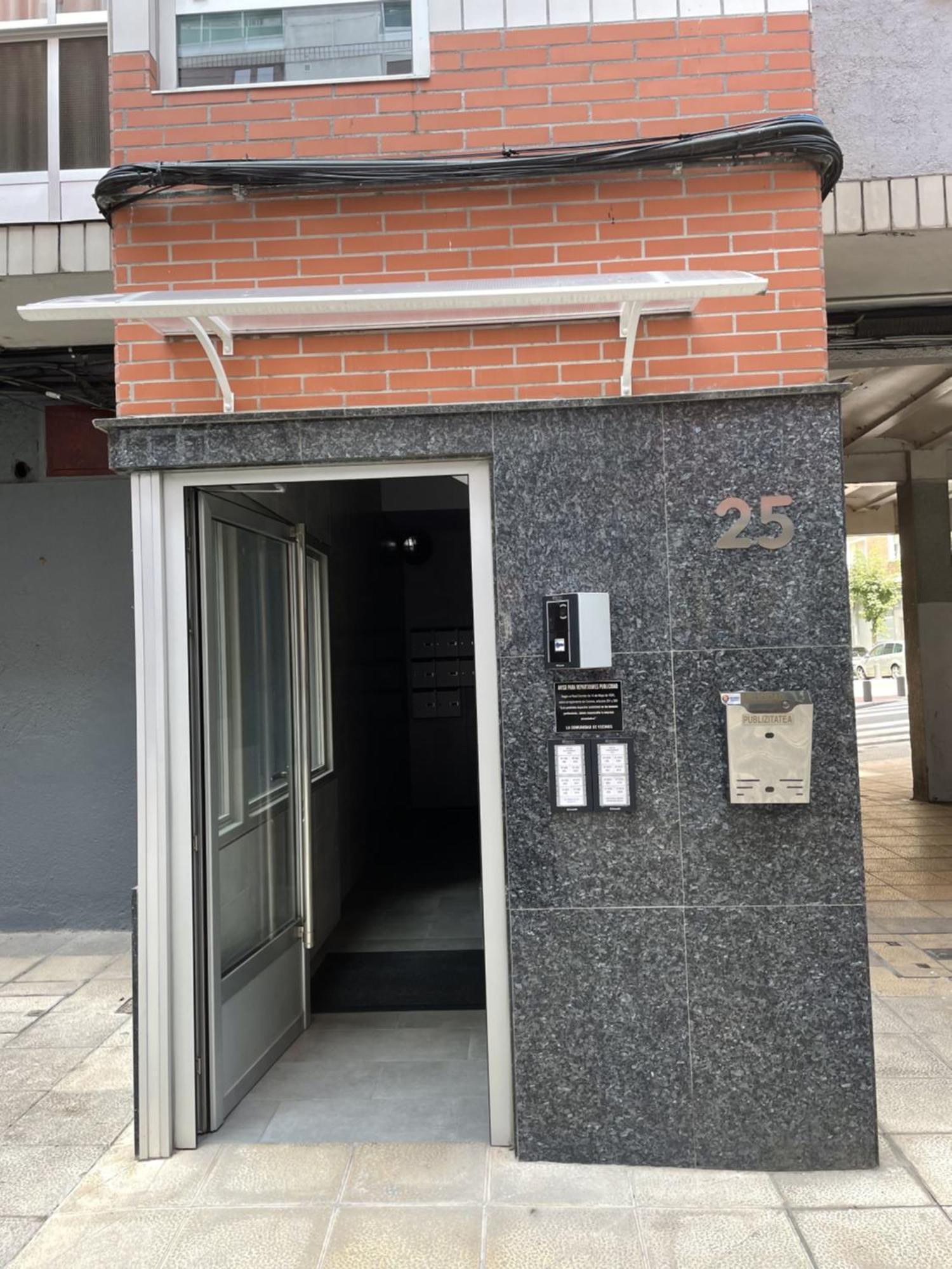 Moderno Apartamento Cerca Del Metro Bilbao Kültér fotó